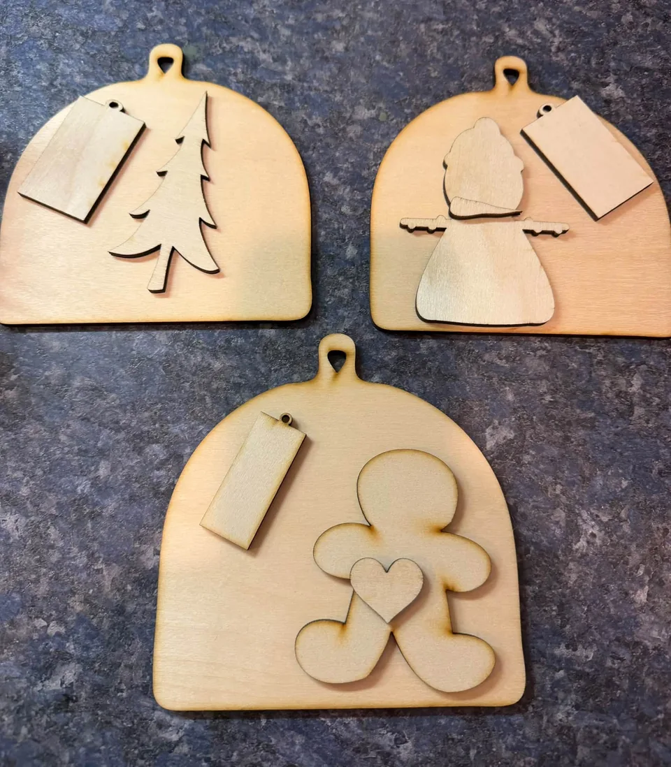 Wooden tags with tree and snowman shapes